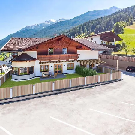 Lovely Apartment In Neustift Im Stubaital With Mountain View Extérieur photo