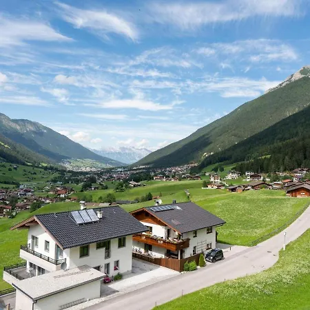 Lovely Apartment In Neustift Im Stubaital With Mountain View Extérieur photo